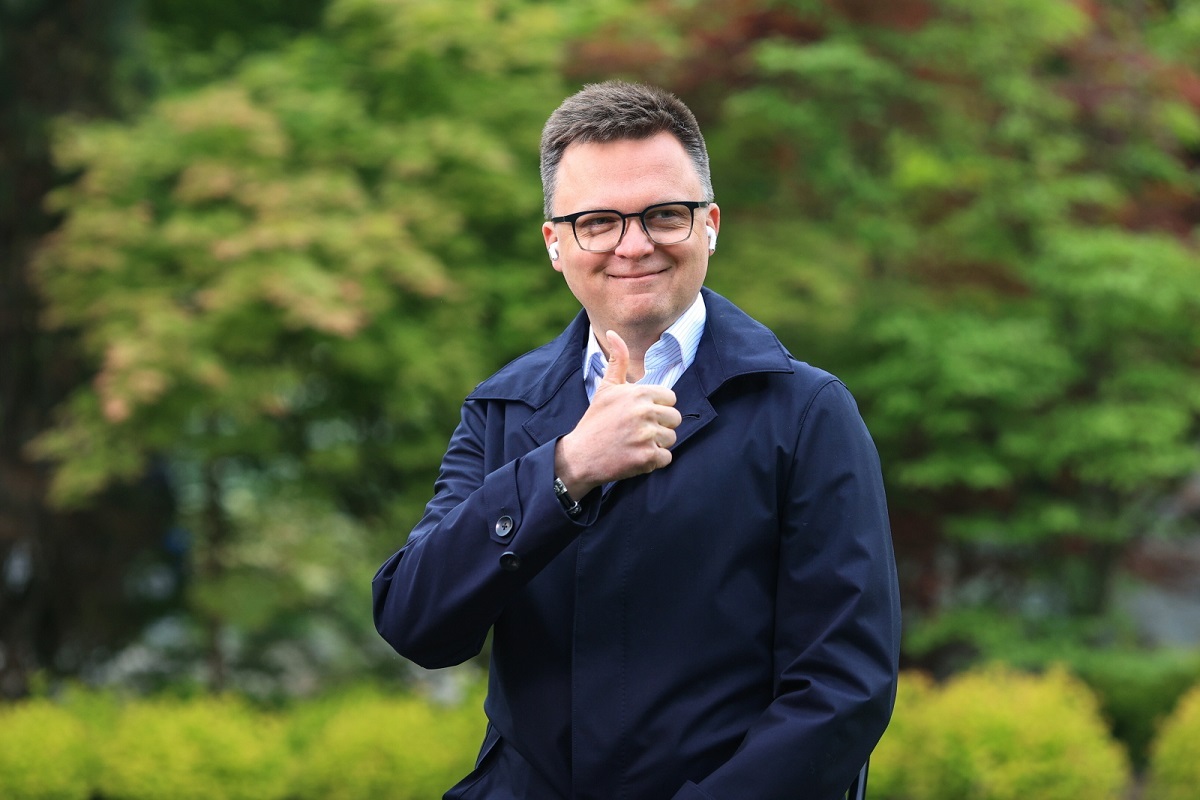 Campaign "empathy". Hołownia... offers "help" to Mr. Jerzy