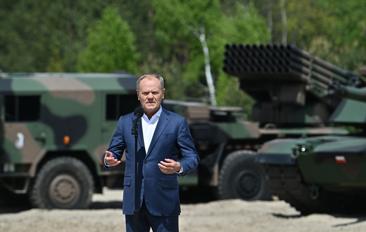 Туск хвастался успехами правительства ПиС в военной сфере