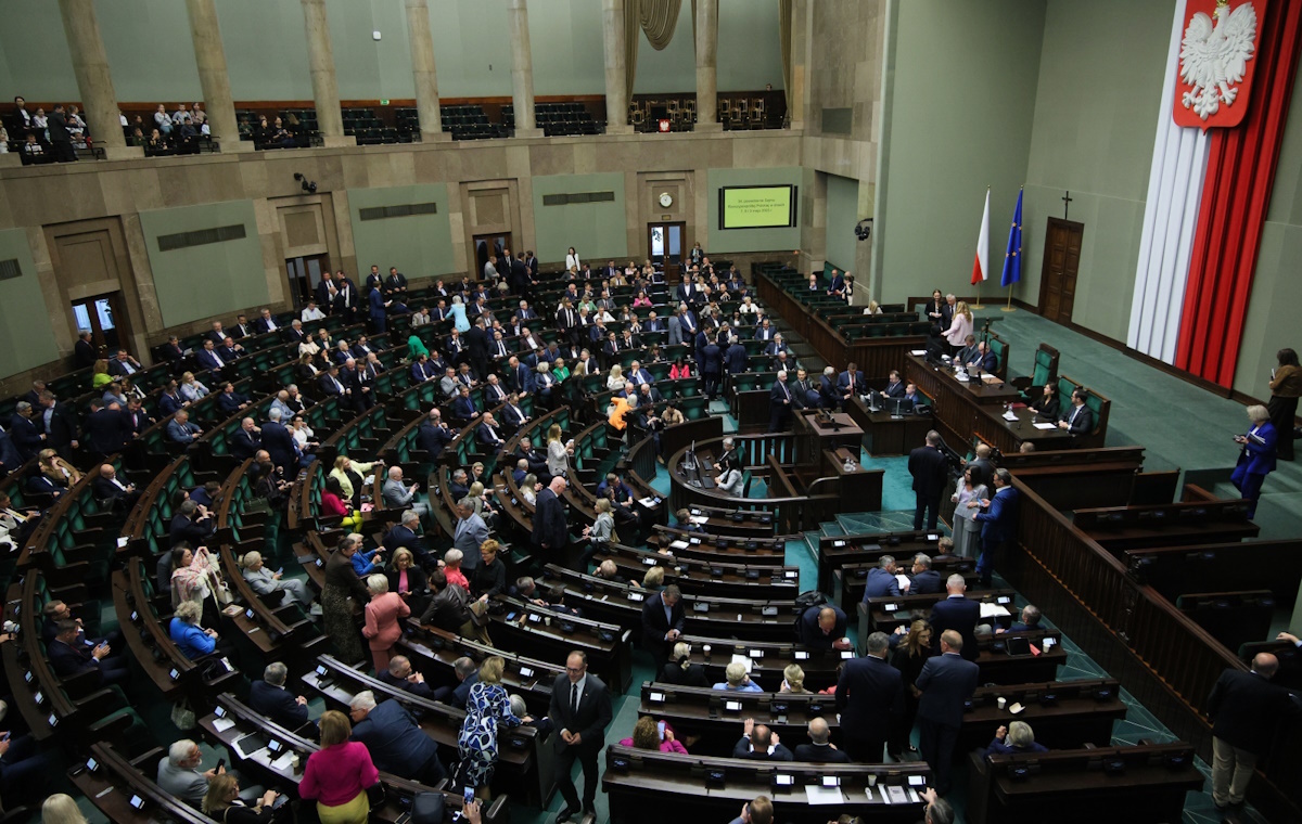 Sondażowa katastrofa PSL i Smerfów 2050. KO i Patola i Socjal bez zmian