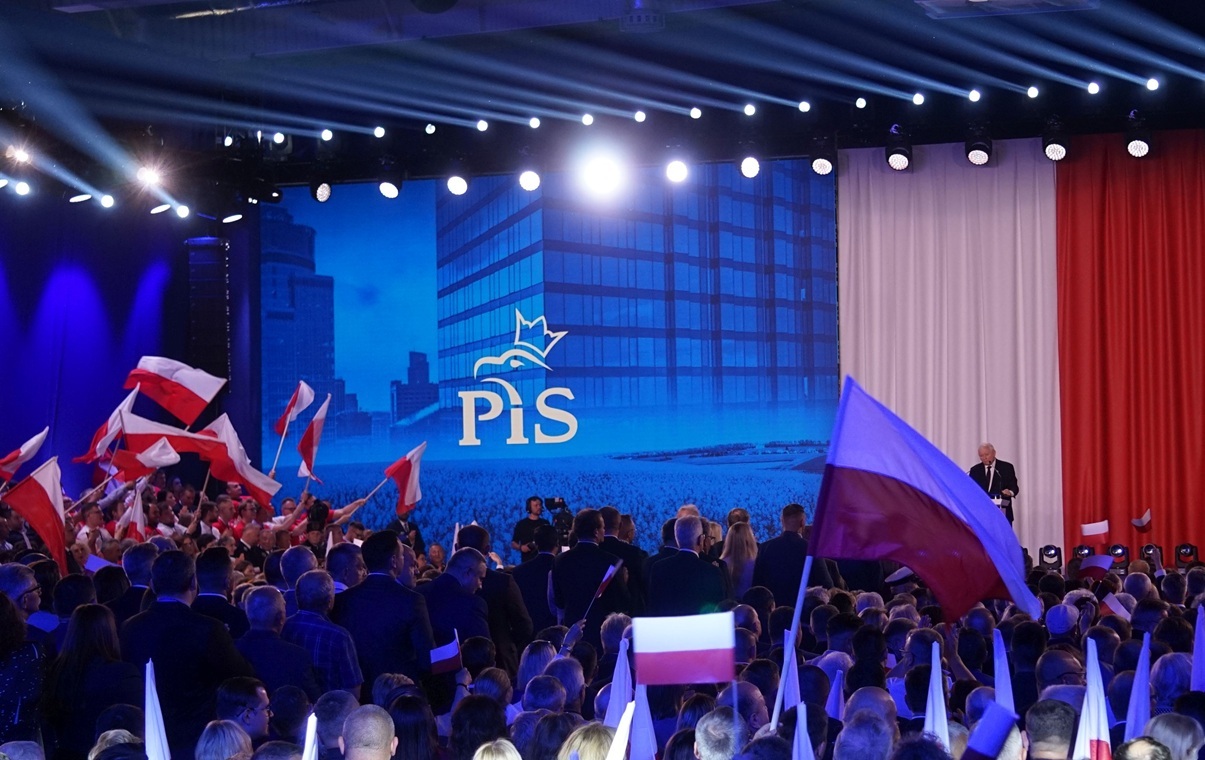ПиС и Конфедерация получили большинство. Новый ОПРОС