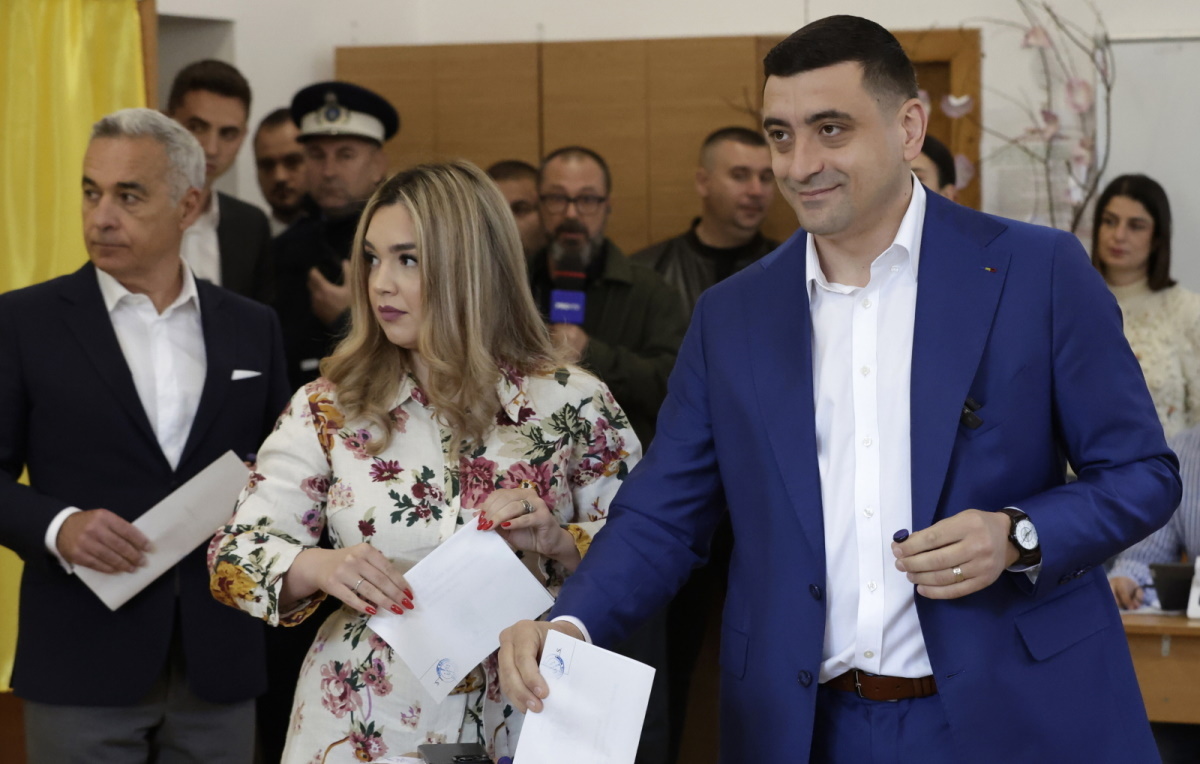 Simion oddał głos w drugiej turze! Był z nim Georgescu