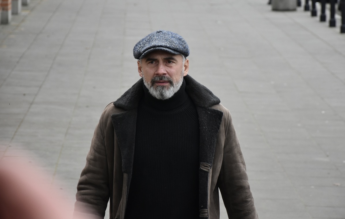 Kopczyński próbuje zgrywać ofiarę i wypiera się ataku