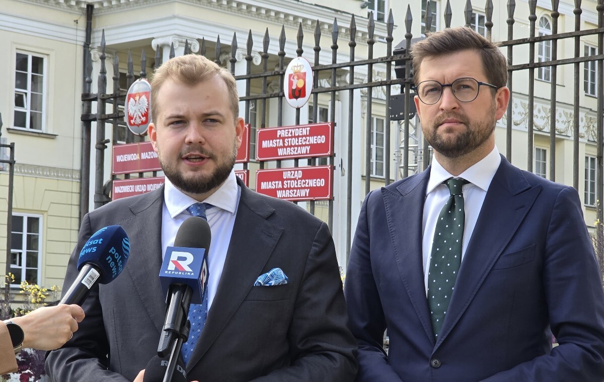 Posłowie PiS: Gospodarz zrobi wszystko, co chce Papa