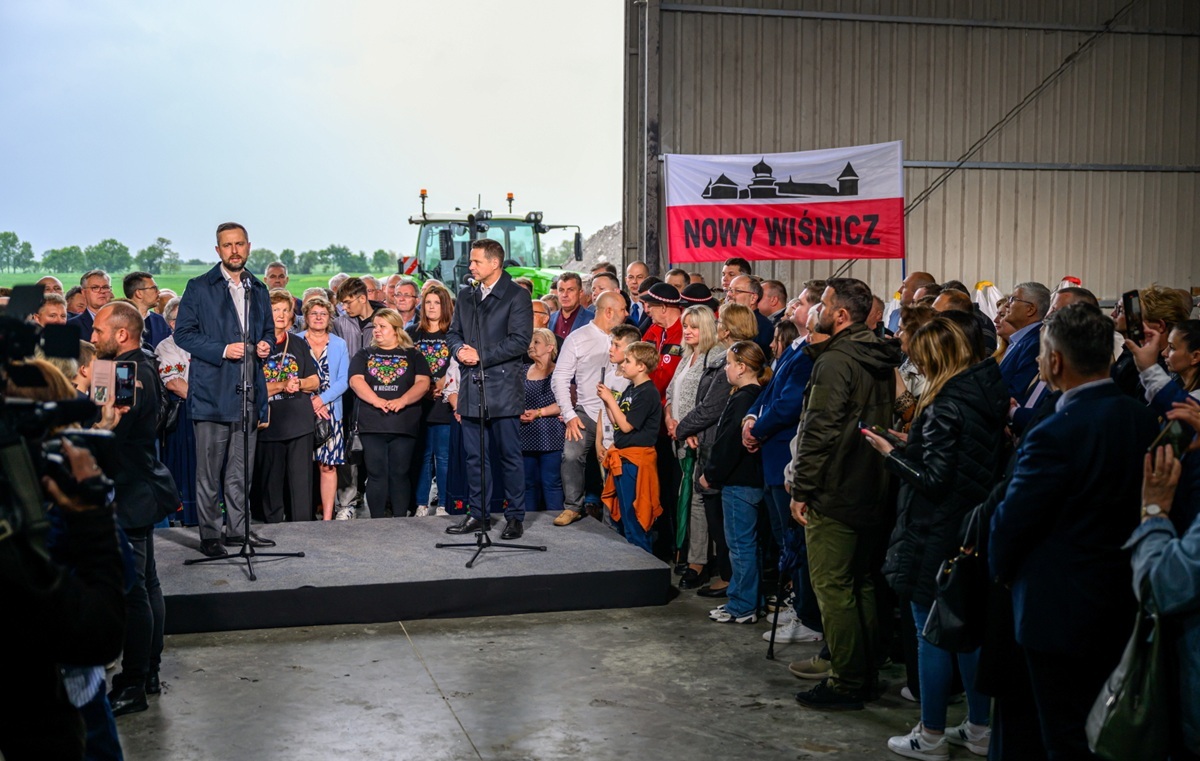 Żenada. Trzaskowski lansował się na... przydrożne kapliczki