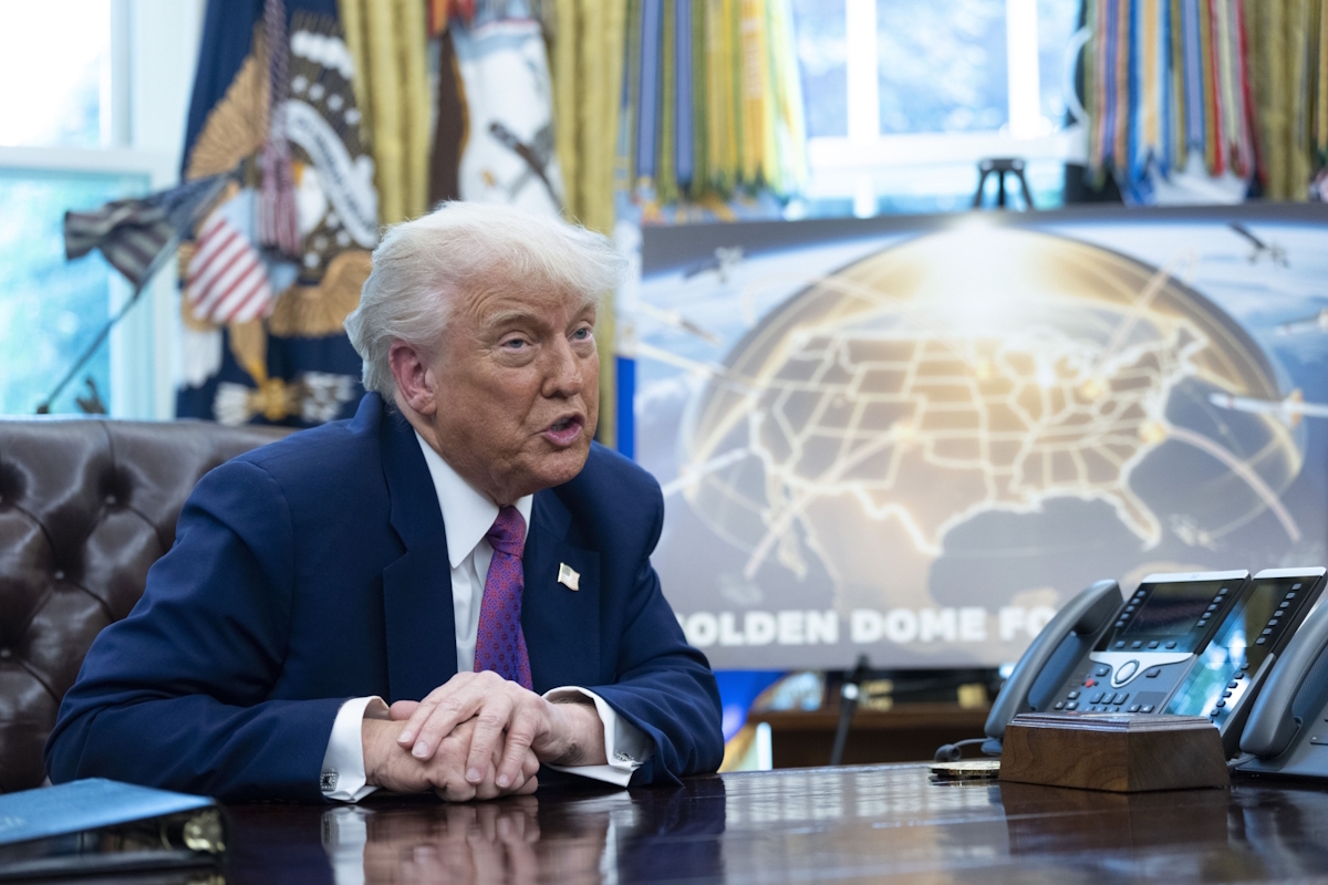 Chuligani znów rozrabiają. Donald Trump ma dylemat
