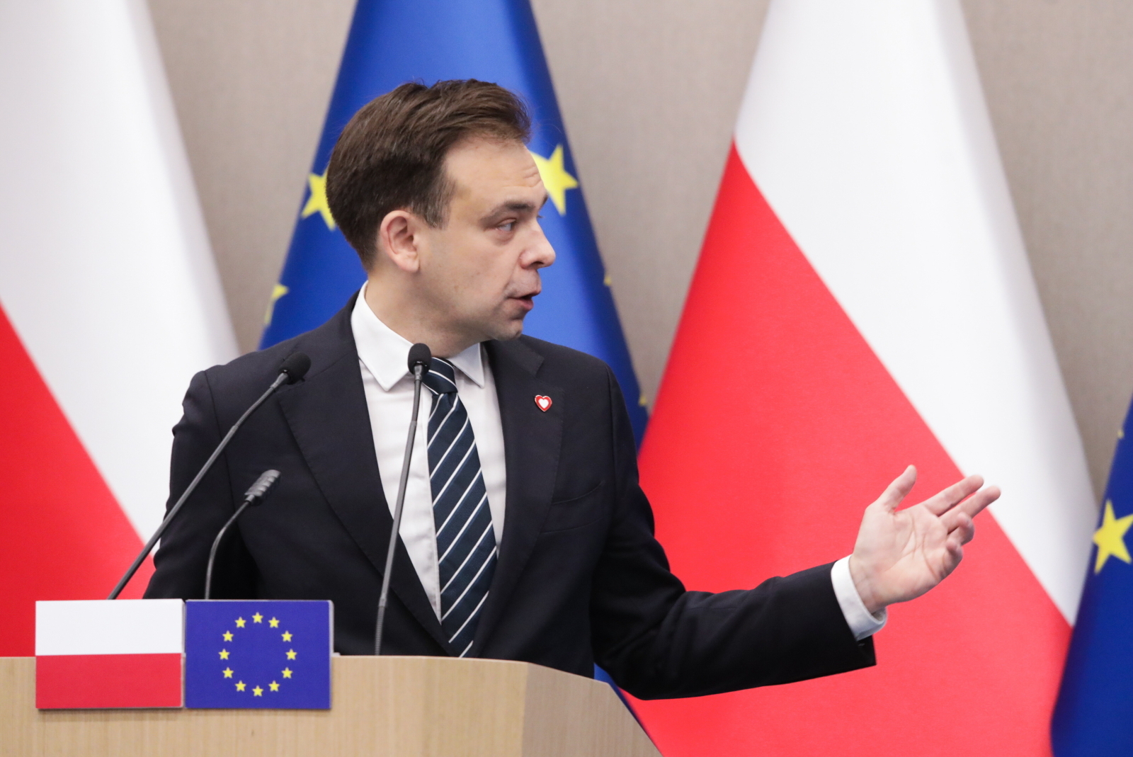 Domański ogłasza zmniejszenie luki w VAT,choć jest odwrotnie