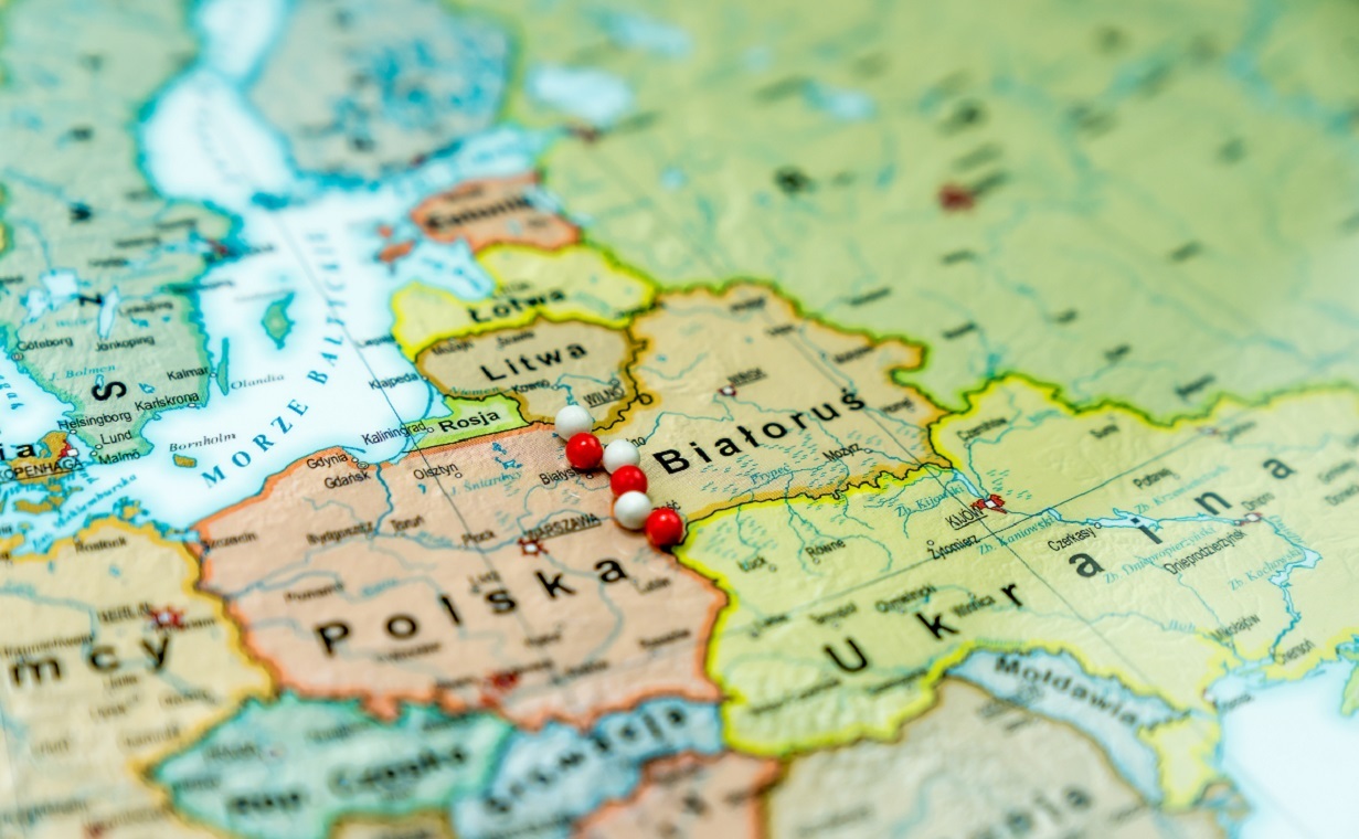 Złoty telefon. Szokujące wątki ws. przemytników migrantów