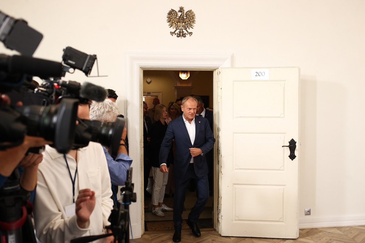 Tusk makes for a waiter who spits in the soup for selected guests