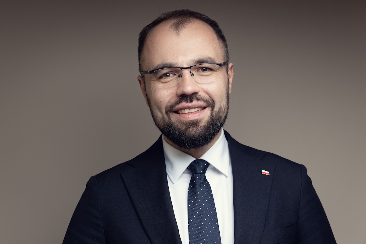 USA pyta o kampanię kandydata KO. Szczucki: Trzeba wyjaśnić