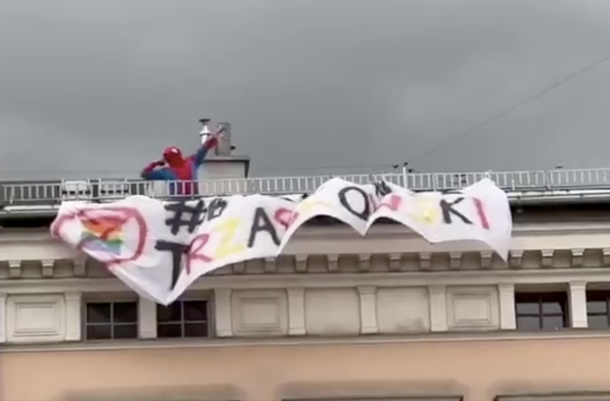 Kolejny superbohater przeciwko Trzaskowskiemu! WIDEO