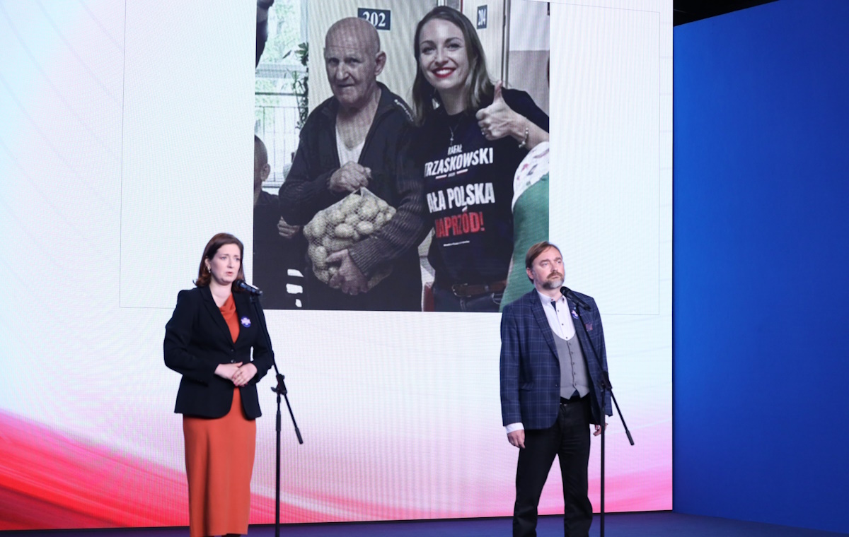 PiS oburzone "popisem" Gajewskiej w DPS. "Pogarda PO"