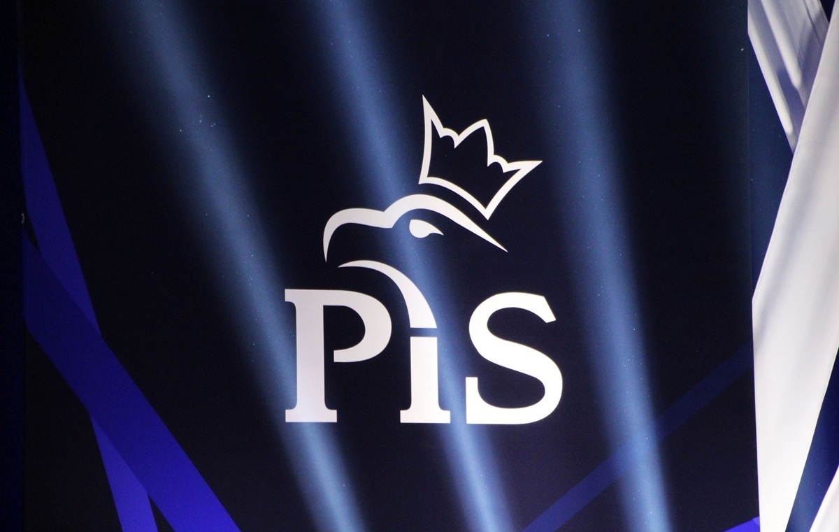 "Na korytarzach słychać jedno - niech już ten PiS wróci"