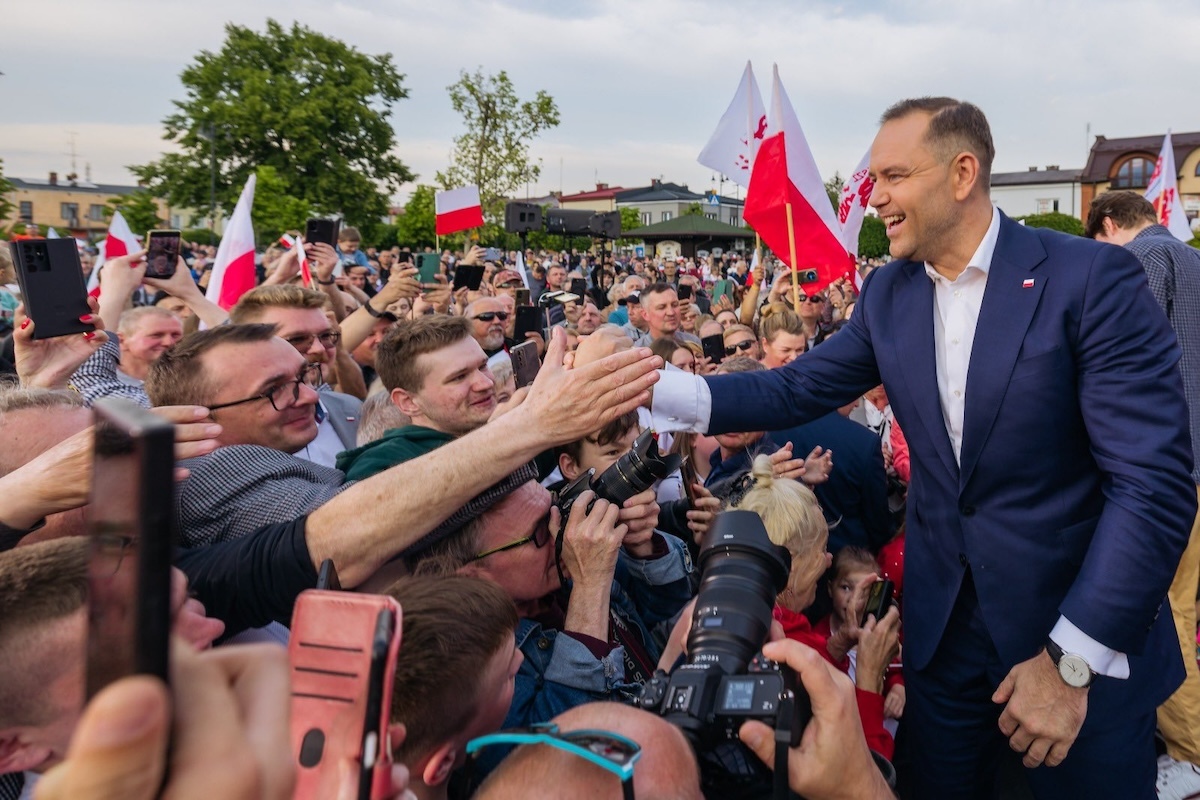 Nawrocki wygrywa z Trzaskowskim! Nowy SONDAŻ