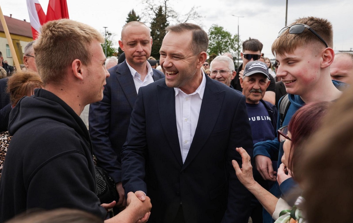 Ciekawy element sondażu OGB! W tej grupie Nawrocki dominuje