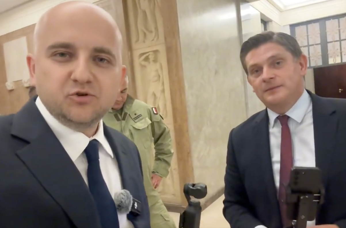 Papa wykorzystał KPRM do partyjnego spotkania!
