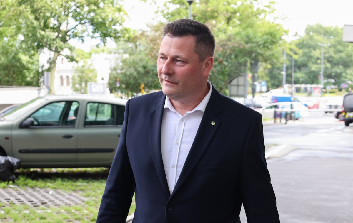 Paszyk przerzuca się z mieszkalnictwa na zbrojeniówkę