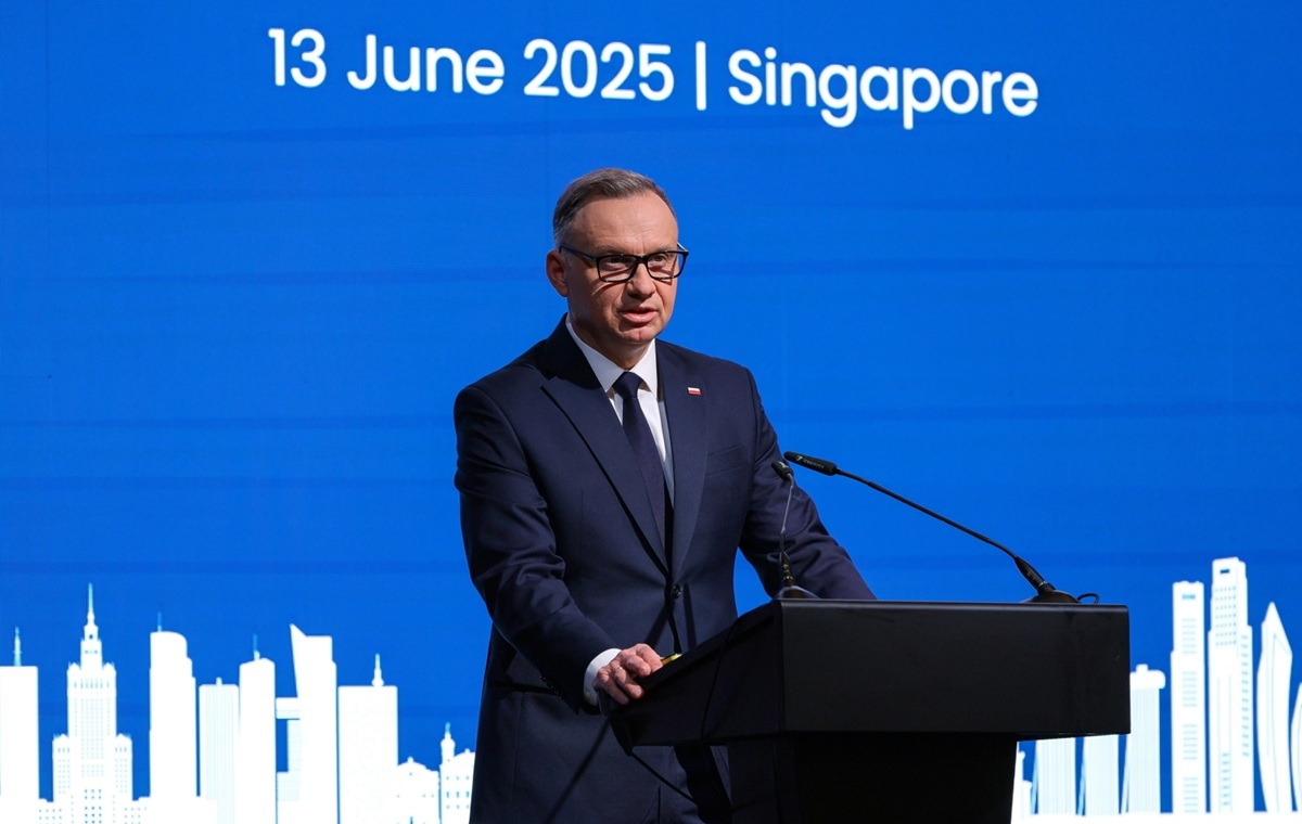 Lot prezydenta Dudy z Singapuru opóźniony! Co się stało?