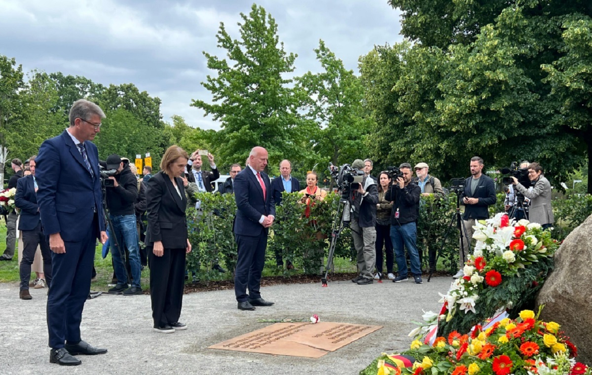 Wróblewska oddała hołd zamordowanym Polakom w... trampkach!
