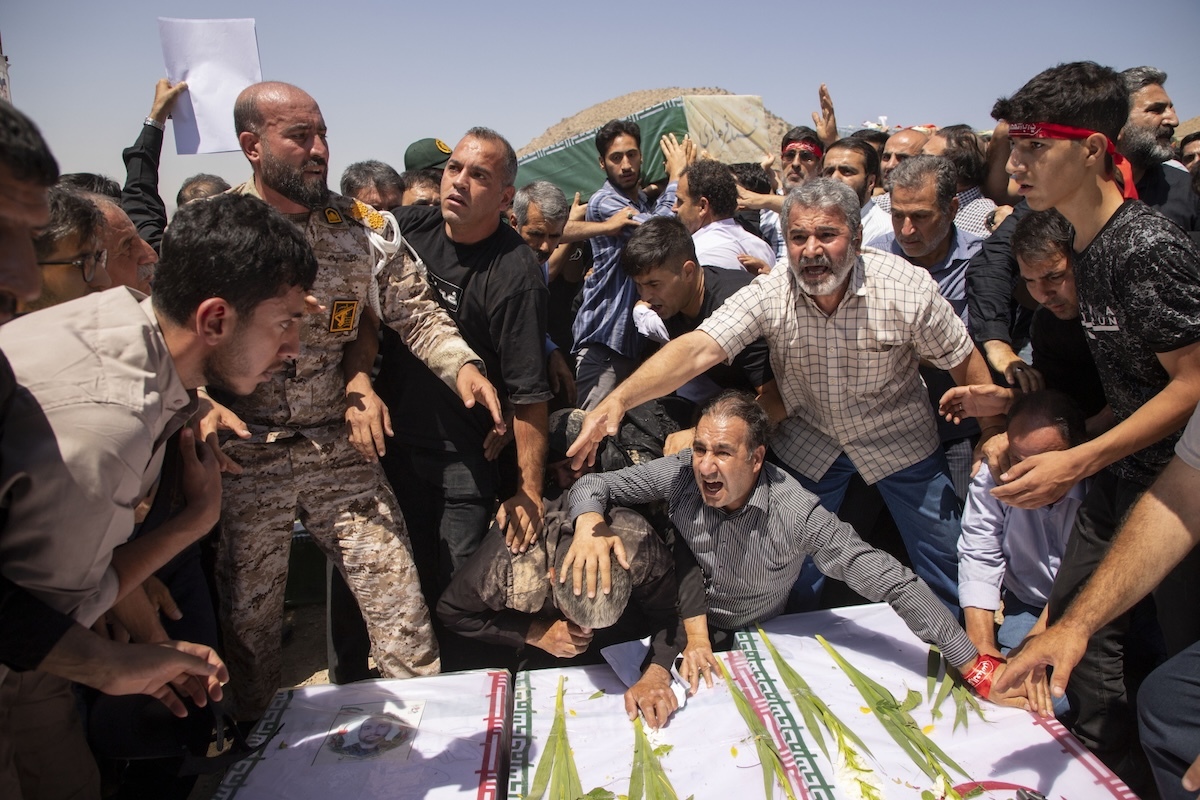 Panika w Teheranie. Mieszkańcy uciekają z miasta