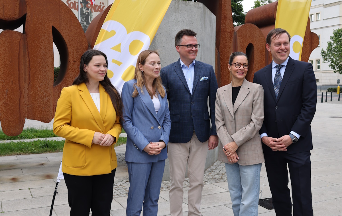 Kac po Trzeciej Drodze. Fanatyk: Nowy początek Smerfów 2050