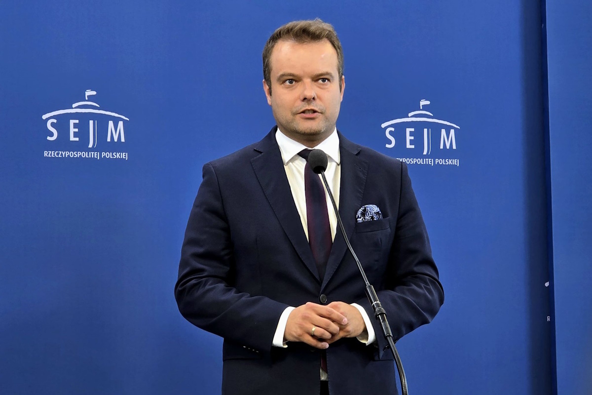 PiS chce mrożenia cen energii bez "Lex Wiatrak"