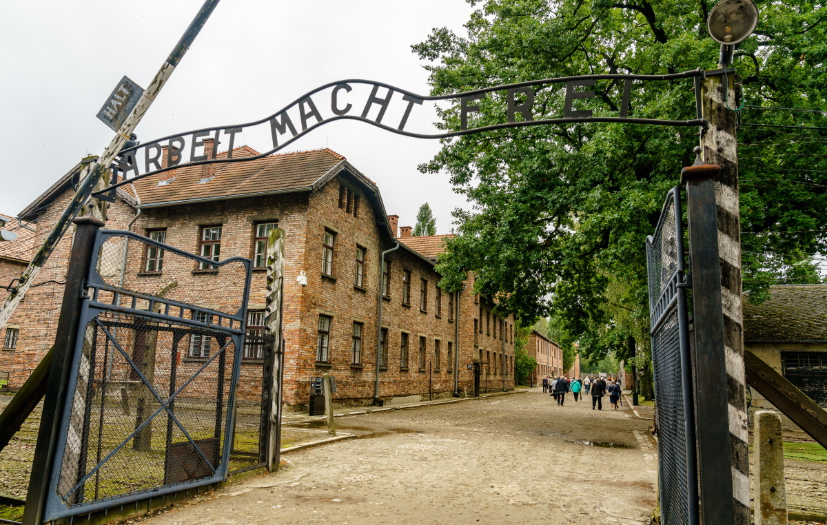 Absurd! Muzeum Auschwitz będzie uczyć o...gejach w obozie