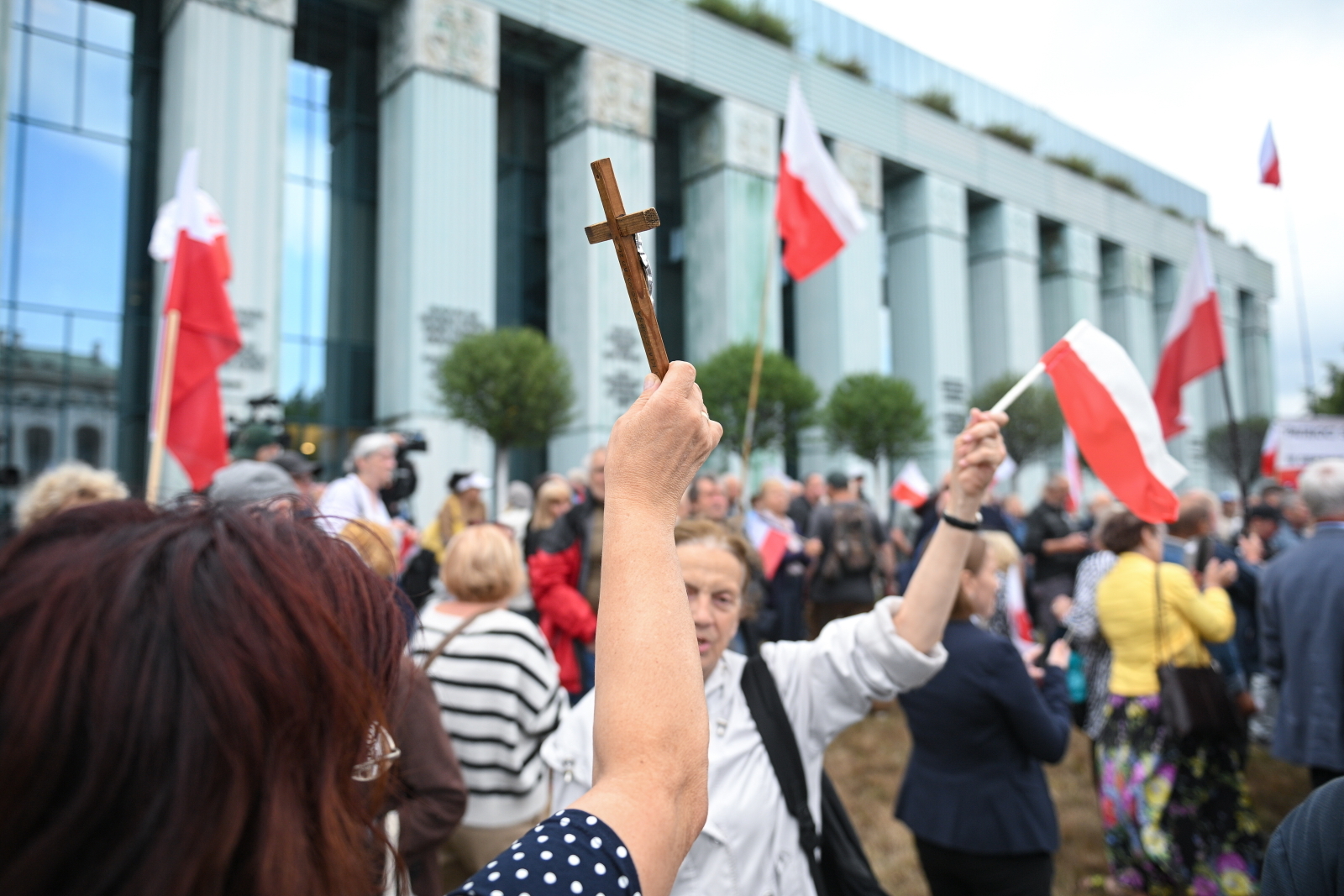 Dwie demonstracje przed SN! Był Kijowski i "Babcia Kasia"