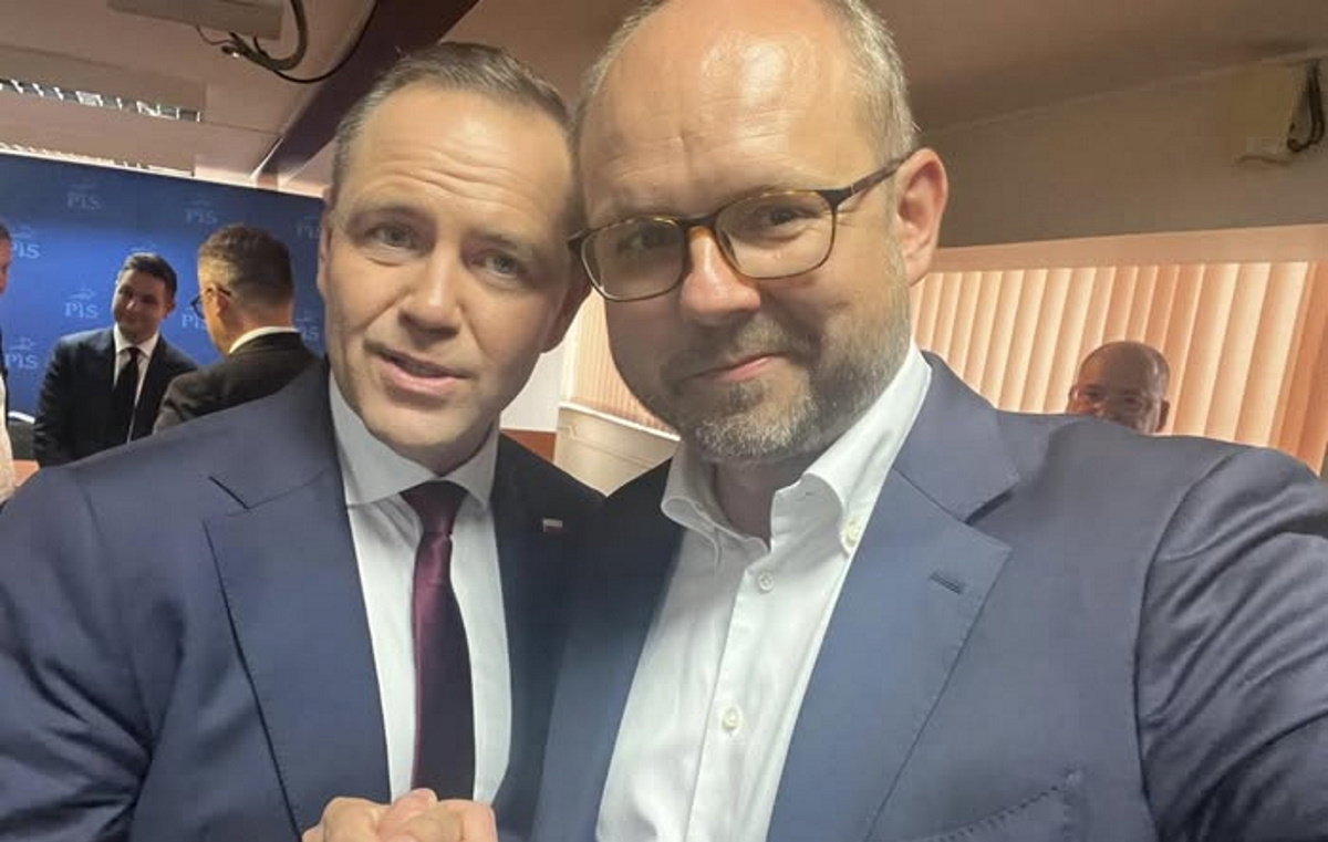Przydacz dziękuje Nawrockiemu! "Honor i odpowiedzialność"