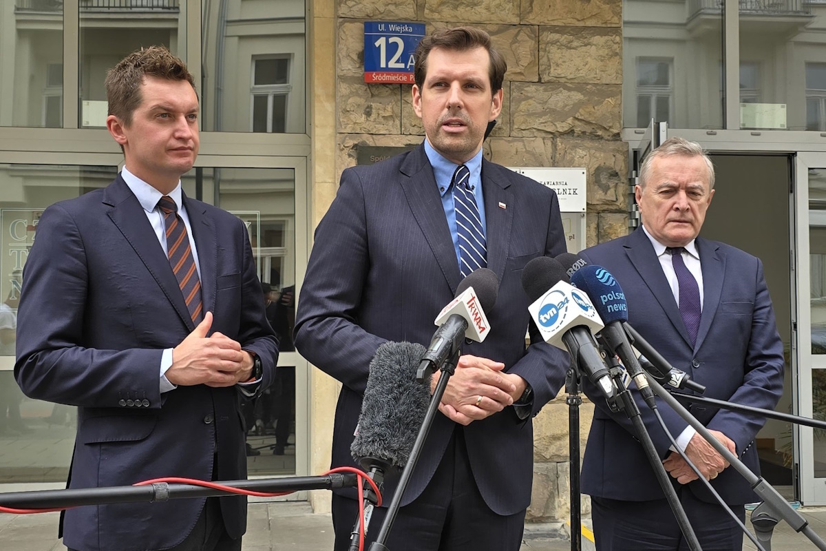 Referendum on the migration pact. PiS collects signatures