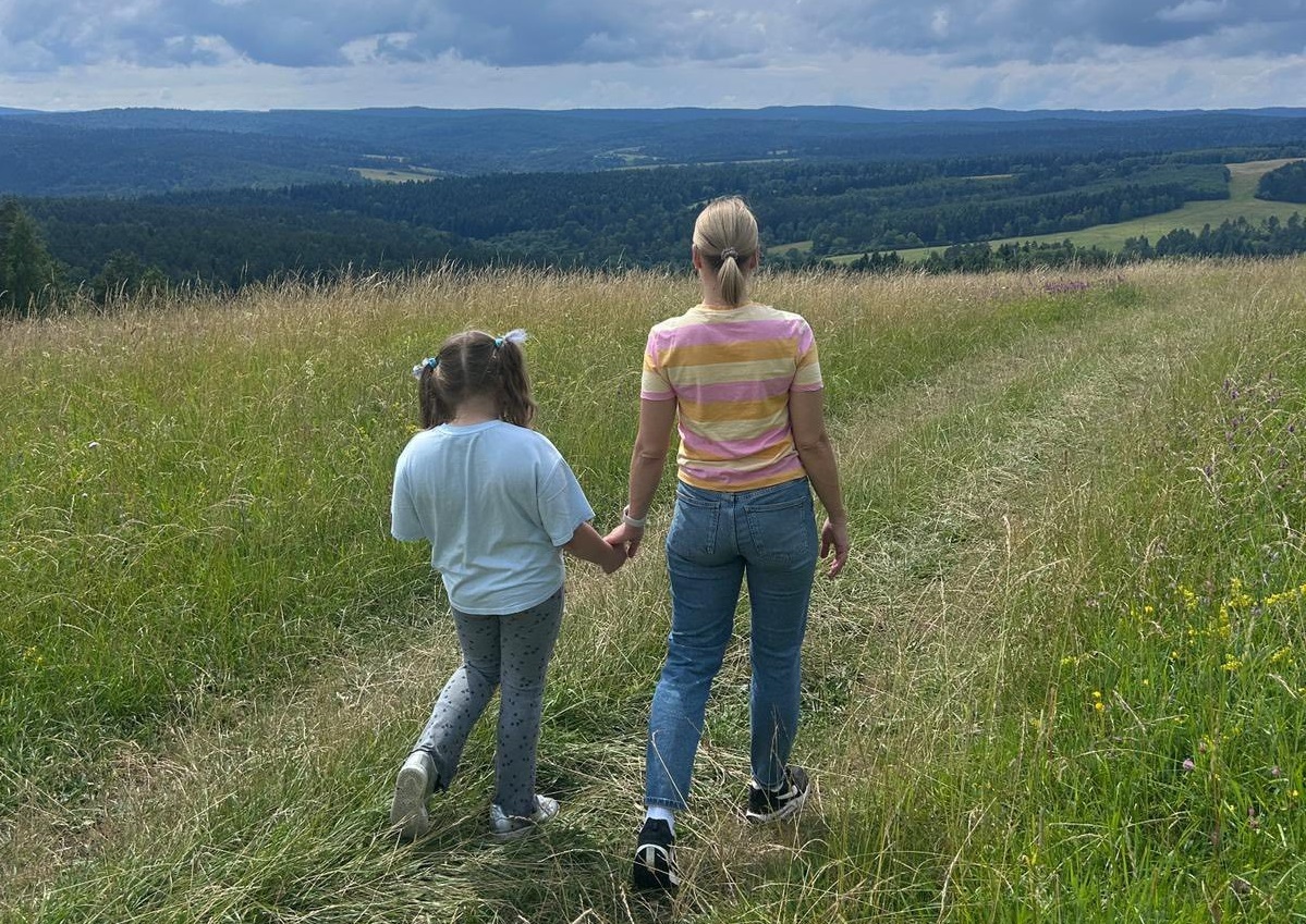 The Nawroccy household  in the Bieszczady Mountains. small  Kasia is conquering the net  again!