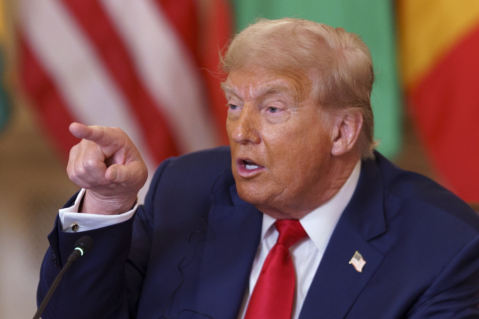 Trump zapowiada 30-procentowe cła dla UE i Meksyku od 1 VIII
