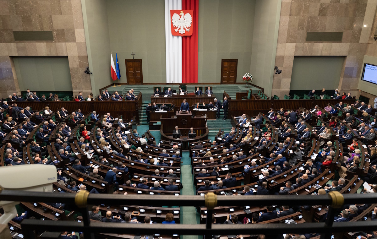 KO лидирует, но у PiS и Konfederacja большинство! ОПРОС