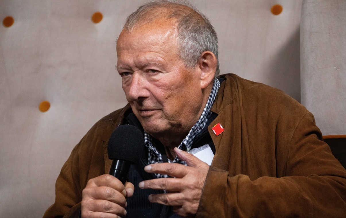 Михник говорил о «украшенном с...», Шнепф хихикал.
