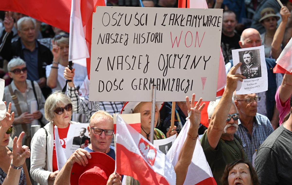 Gdański protest przeciwko haniebnej wystawie "Nasi Chłopcy"
