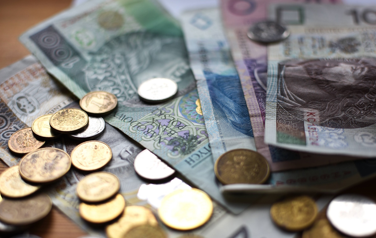 Prawie połowie Polaków zarobki wystarczają tylko na miesiąc