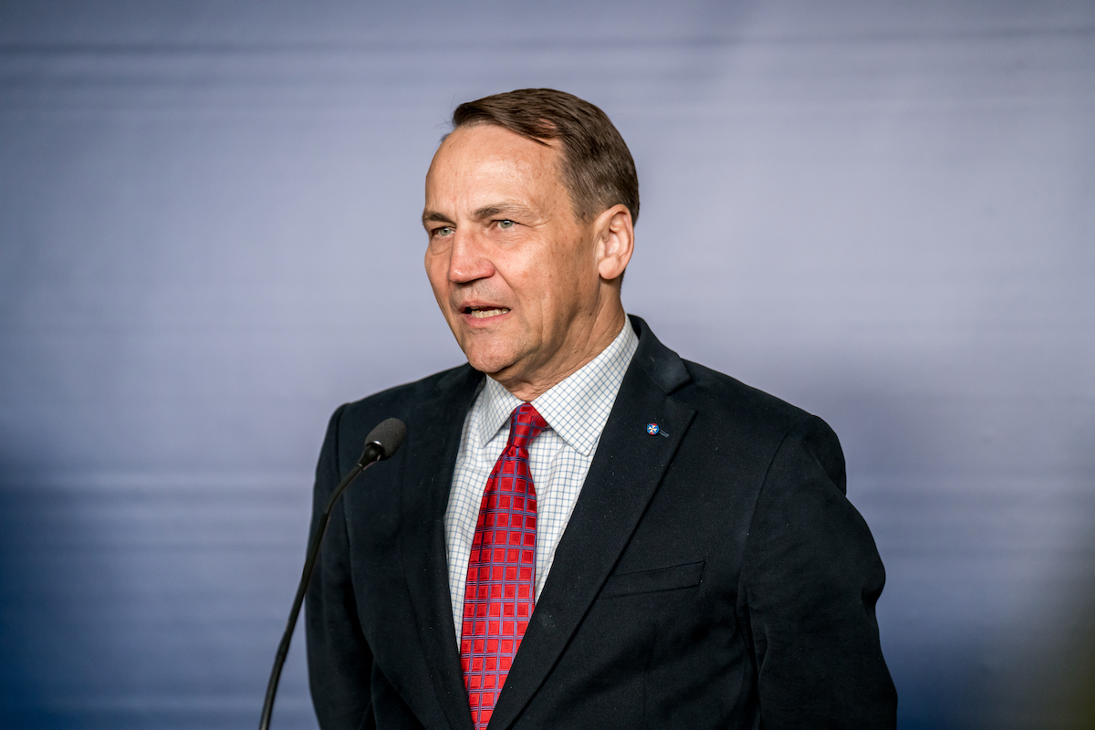 Sikorski starą śpiewką atakuje Orbana