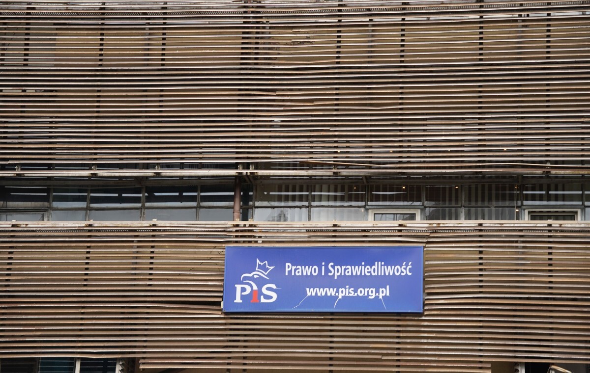 W ministerstwach i SSP coraz częściej słychać "PiS-ie wróć"