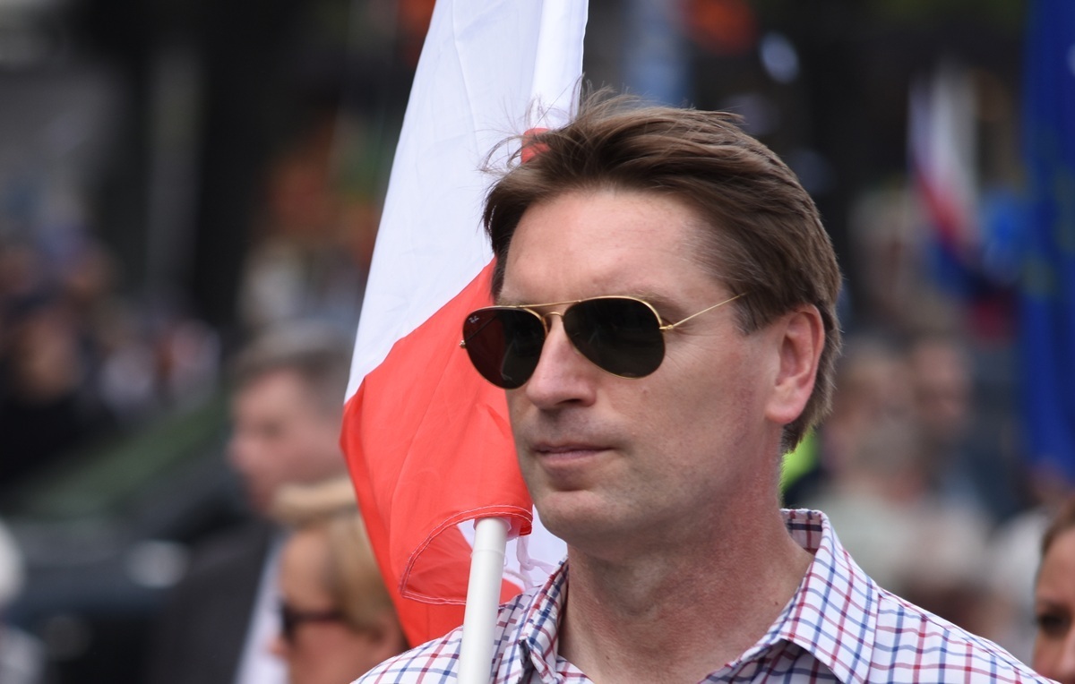 Lis wrócił do szydzenia i obrażania Hołowni