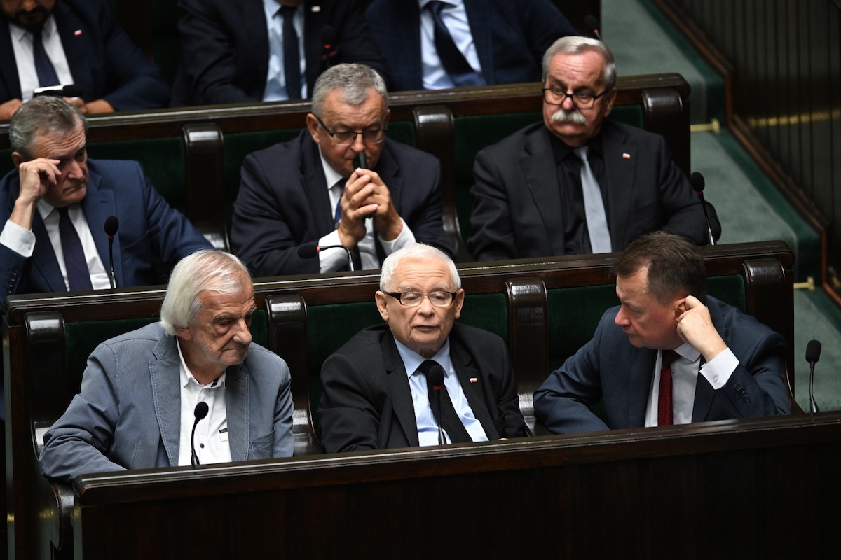 PiS na czele sondażu dla neo-TVP Info!