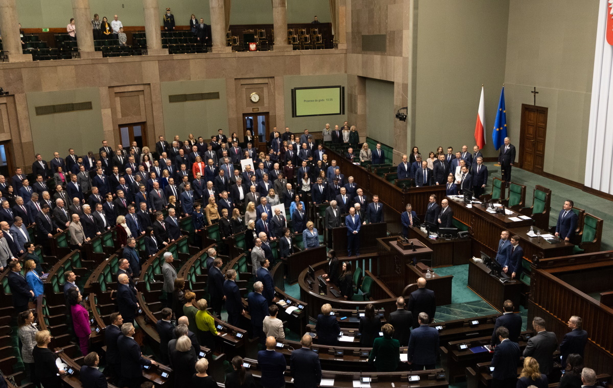 SONDAŻ. Tusk zatopił koalicjantów? PSL i PL 2050 pod progiem