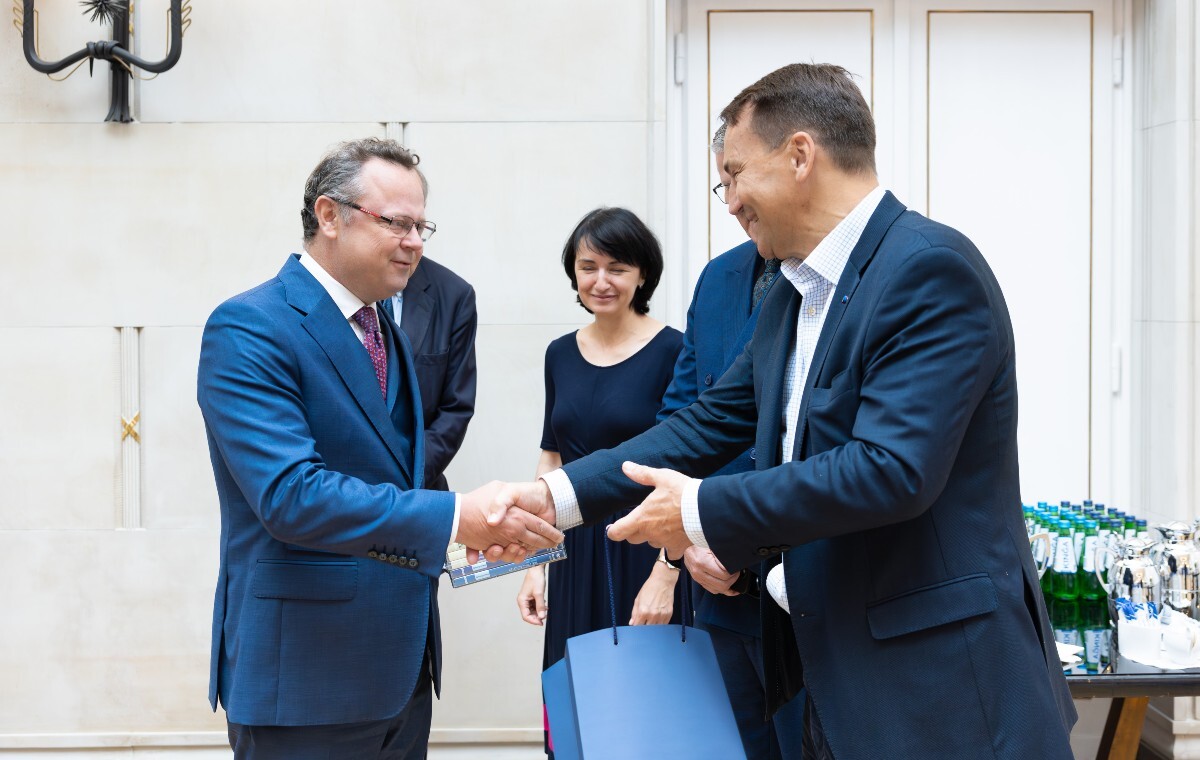 To koniec przygody Szejny. Odchodzi z MSZ