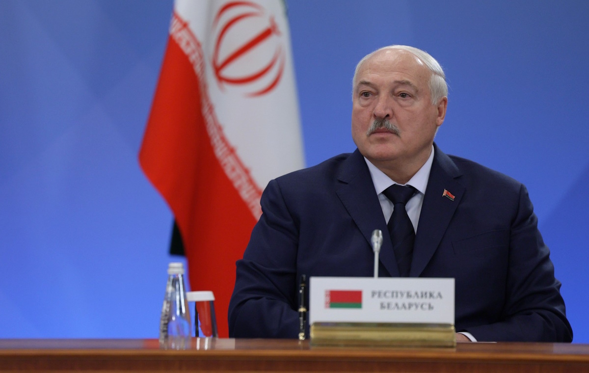 Łukaszenka gotowy do wojny jak nigdy? Łatuszka ostrzega