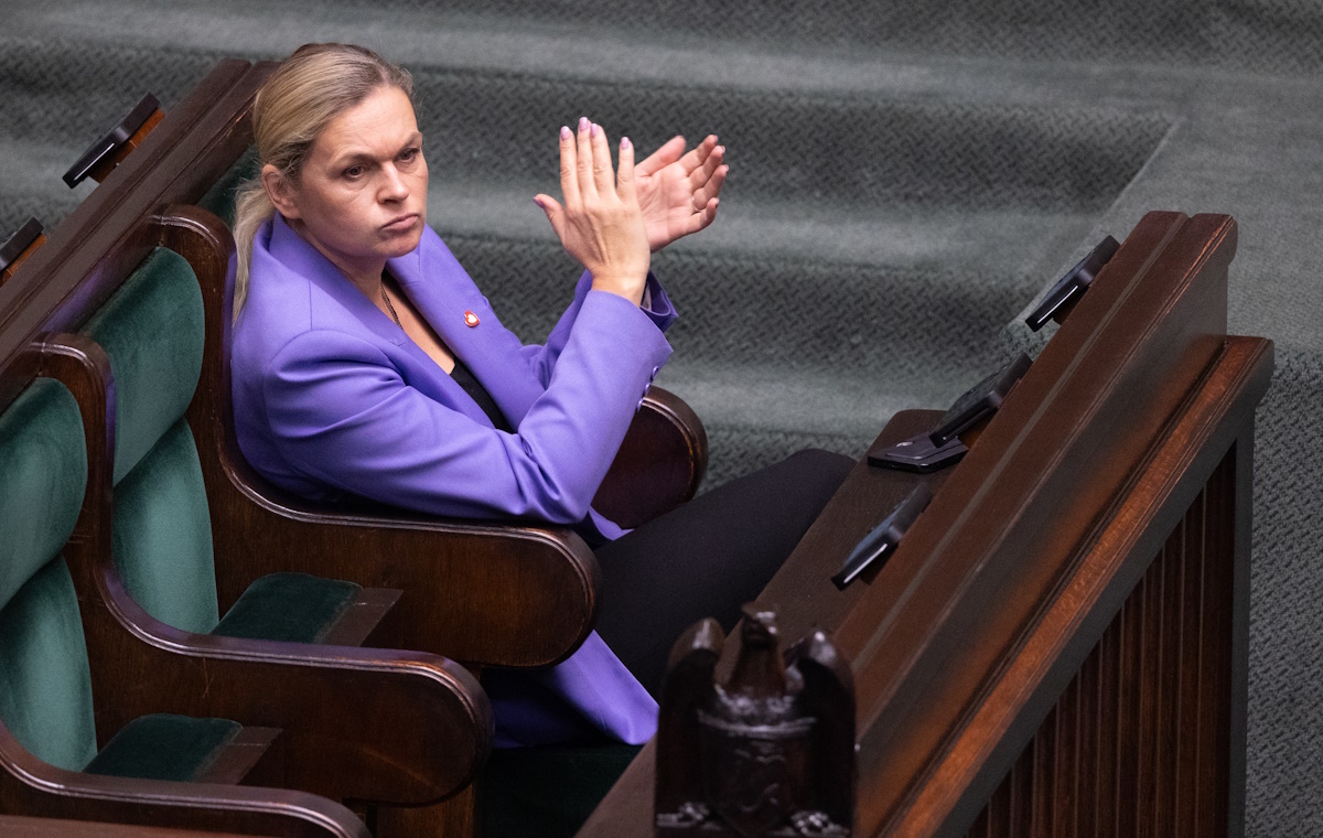 Nowacka w ogniu krytyki."Poeta nie zostawiał swoich ludzi"