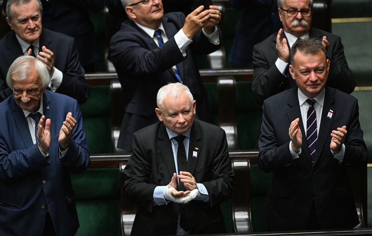 PiS na czele wyborczego wyścigu! SONDAŻ