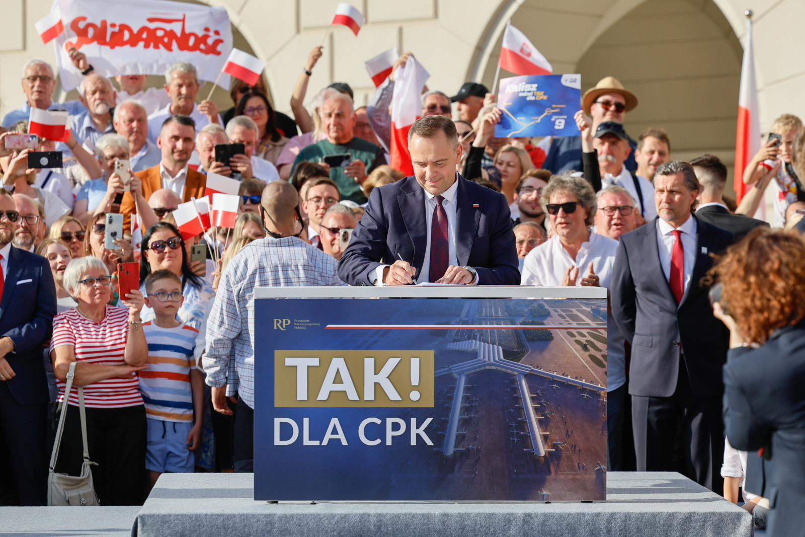 Prezydent dotrzymał słowa! Podpisał dokument ws. CPK