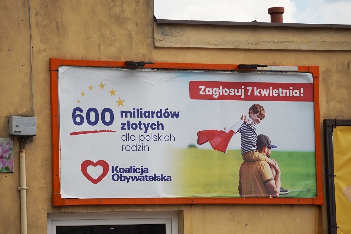 Biedni Polacy patrzą na jachty, które kupili bogatym