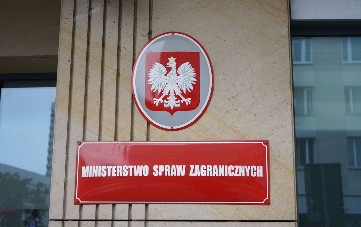 Nawrocki chce końca kryzysu ws. ambasadorów
