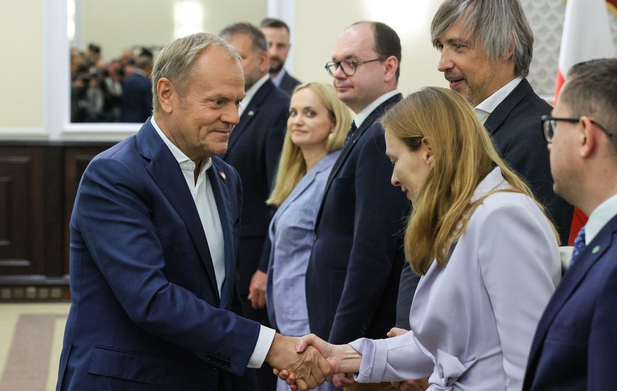 Tension is rising. This is how Tusk greeted Pełczyńska-Nałęcz.