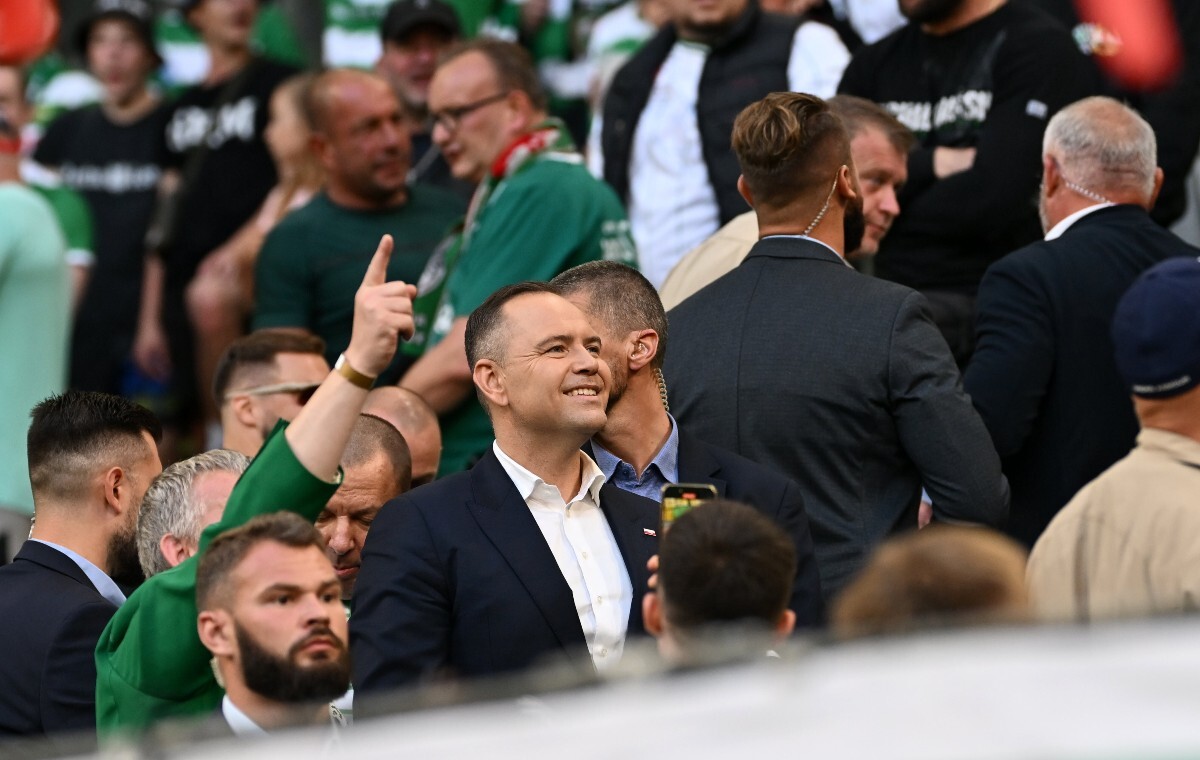 Ile jeszcze stadionów odwiedzi prezydent? Znamy jego plan wiadomości,aktualności,wPolityce.pl Ile jeszcze stadionów odwiedzi prezydent? Znamy jego plan