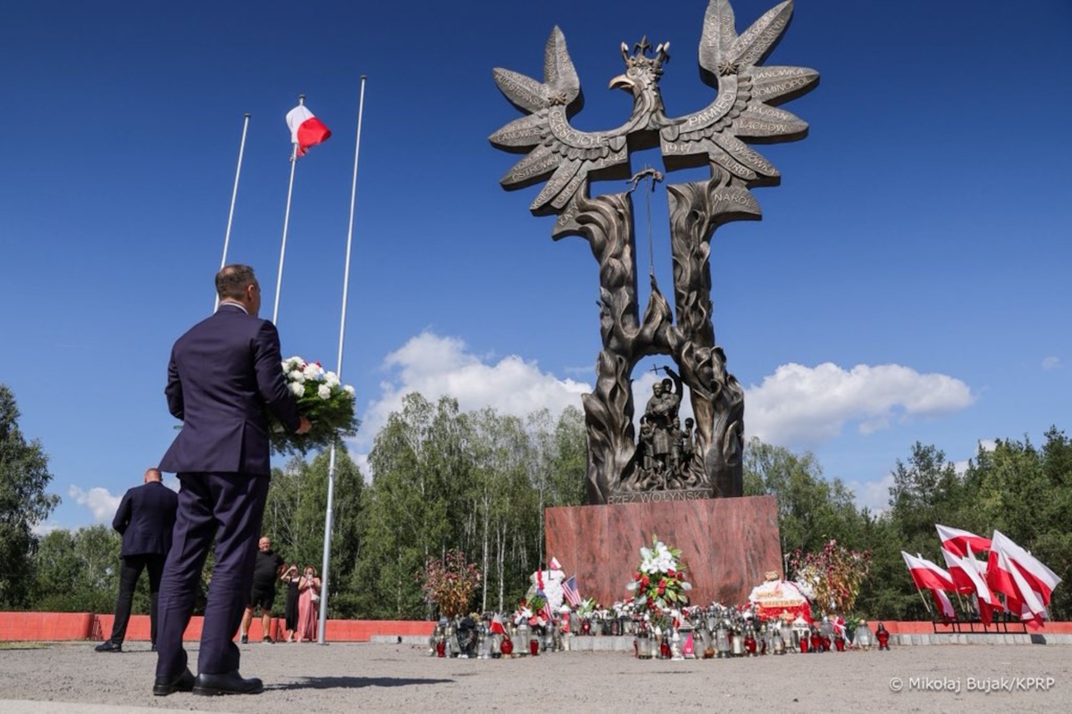 Prezydent upamiętnił ofiary pod pomnikiem Rzezi Wołyńskiej